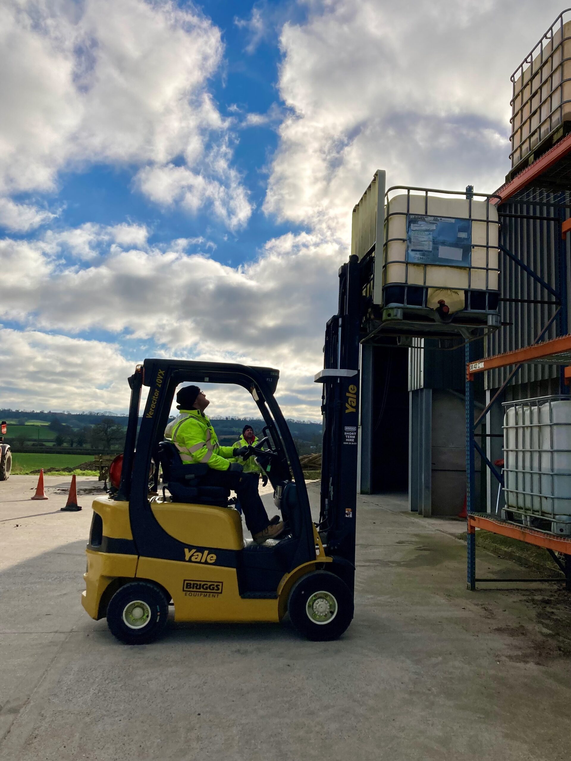 LANTRA Awards Counterbalance Forklift Trucks Refresher [Experienced Operators] Course