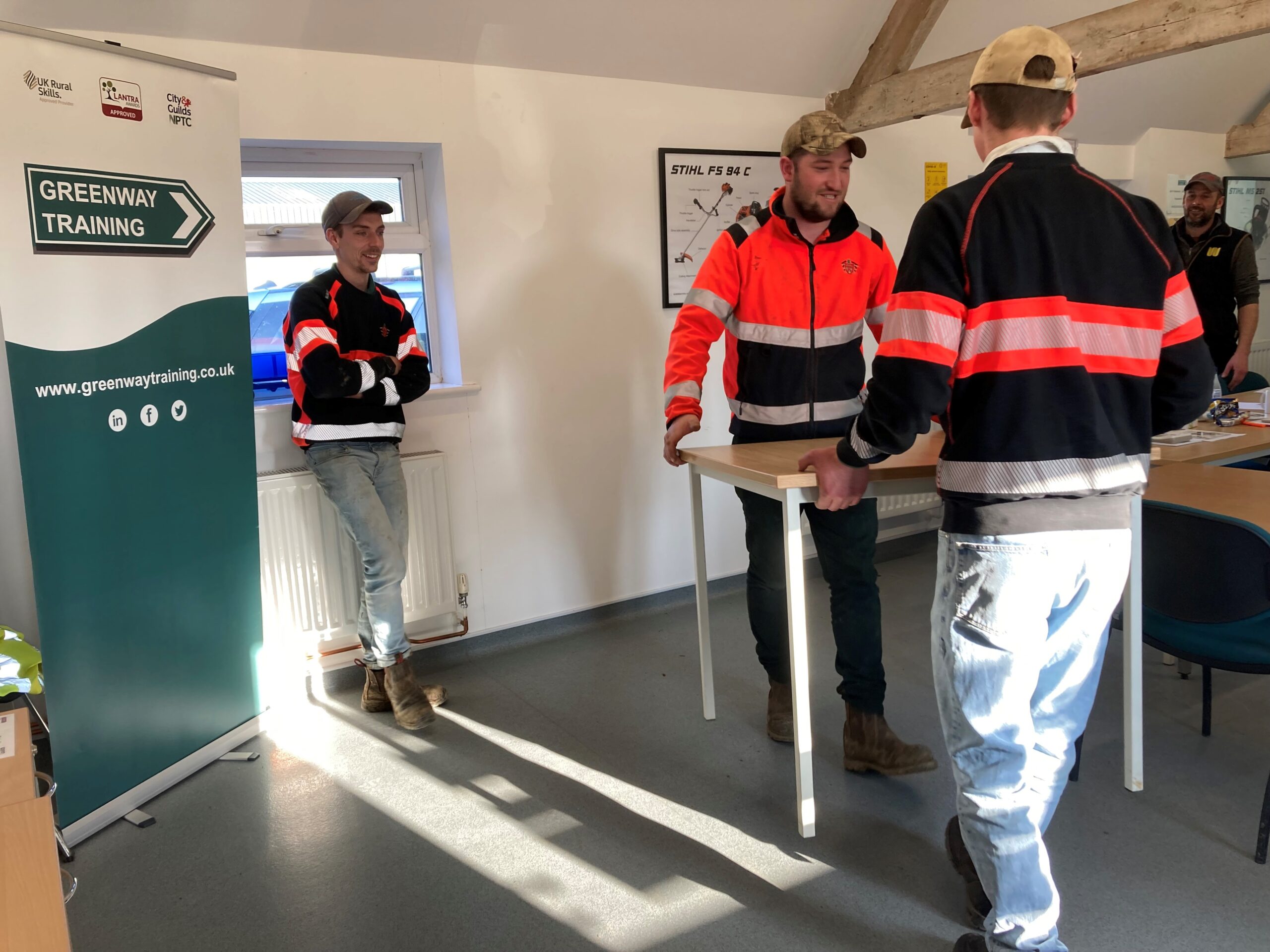 LANTRA Awards Safe Lifting Techniques [with problem solving] Course