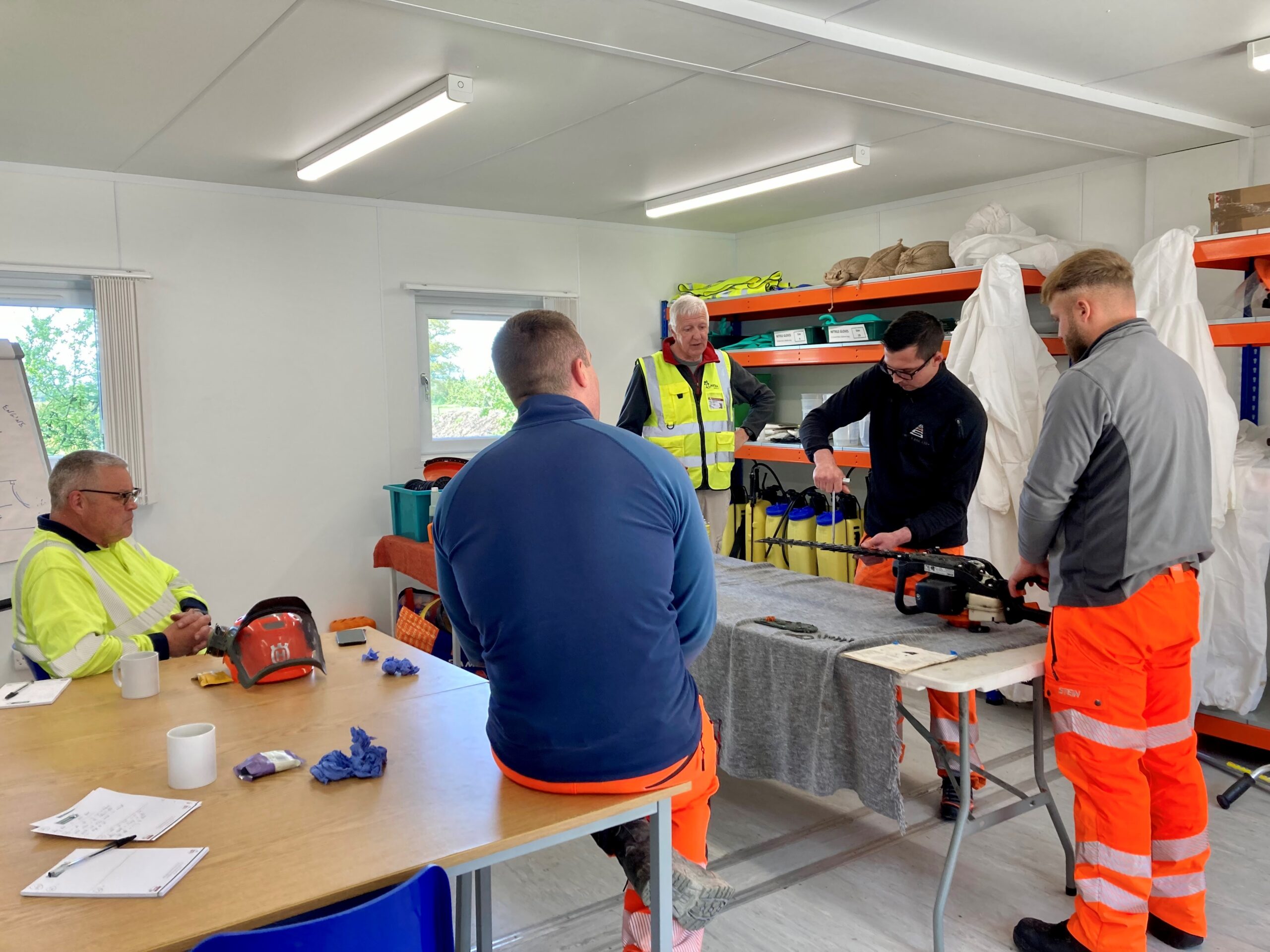 LANTRA Awards Handheld Hedgetrimmer Course