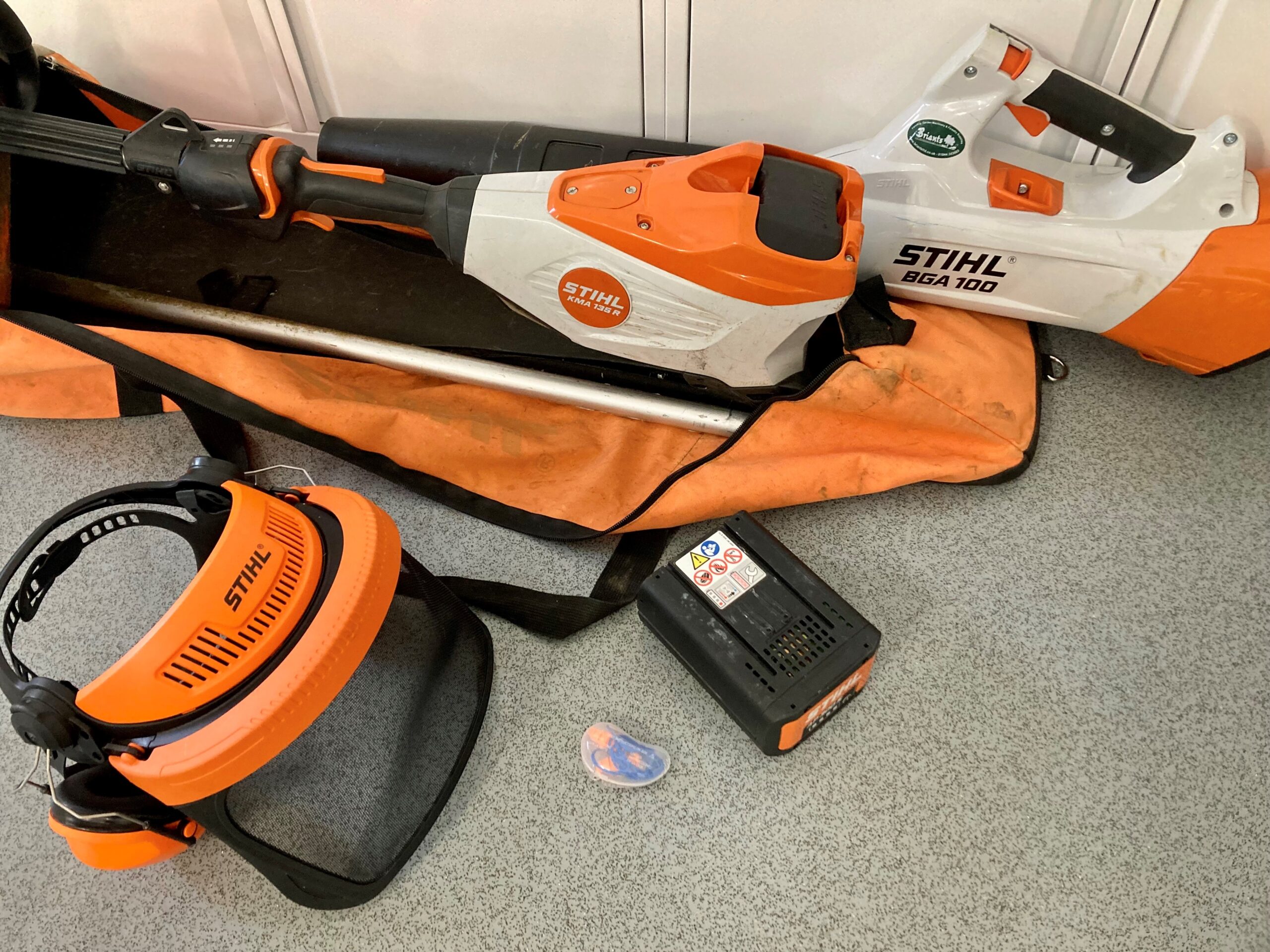 LANTRA Awards Handheld Hedgetrimmer with Leaf Blowers Course
