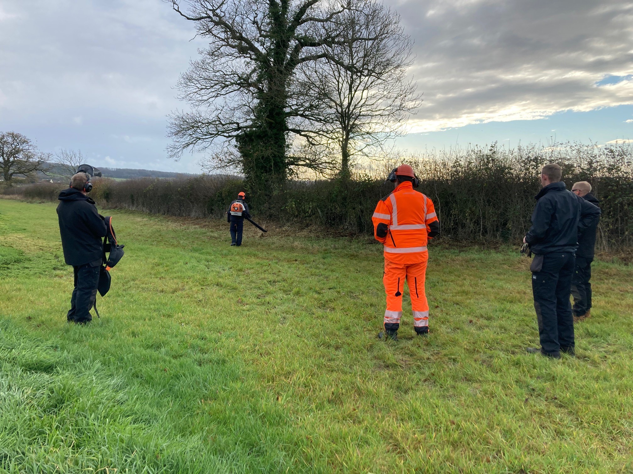 LANTRA Awards Handheld Hedgetrimmer with Leaf Blowers Course